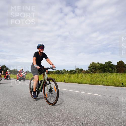 31.08.2025 - Elbe Triathlon Hamburg Michael Burmester http://msf.ph/oto/8667895 31.08.2025 10:58:50 Radfahren 1280, 1327, 1394, 1415, 1459, 1575 meine-sportfotos.de