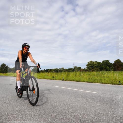 31.08.2025 - Elbe Triathlon Hamburg Michael Burmester http://msf.ph/oto/8667925 31.08.2025 10:59:27 Radfahren 1452 meine-sportfotos.de