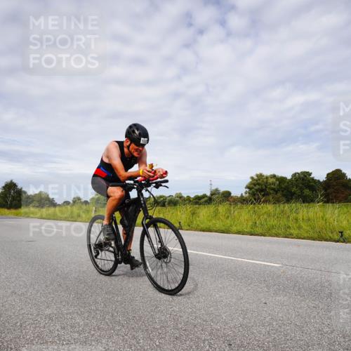 31.08.2025 - Elbe Triathlon Hamburg Michael Burmester http://msf.ph/oto/8667971 31.08.2025 11:00:22 Radfahren 1322, 1338, 1347, 1604 meine-sportfotos.de