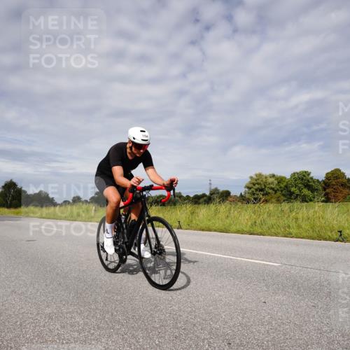 31.08.2025 - Elbe Triathlon Hamburg Michael Burmester http://msf.ph/oto/8667987 31.08.2025 11:00:57 Radfahren 1154, 1277, 1337 meine-sportfotos.de