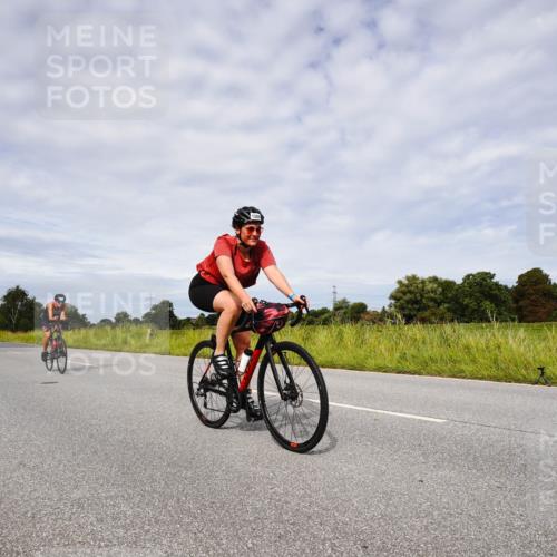 31.08.2025 - Elbe Triathlon Hamburg Michael Burmester http://msf.ph/oto/8668006 31.08.2025 11:01:17 Radfahren 1307, 1359, 1360, 1612 meine-sportfotos.de