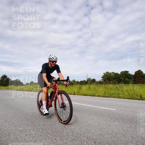 31.08.2025 - Elbe Triathlon Hamburg Michael Burmester http://msf.ph/oto/8668044 31.08.2025 11:02:06 Radfahren 1534, 1576, 1610 meine-sportfotos.de