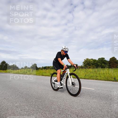 31.08.2025 - Elbe Triathlon Hamburg Michael Burmester http://msf.ph/oto/8668046 31.08.2025 11:02:09 Radfahren 1530, 1534, 1576 meine-sportfotos.de