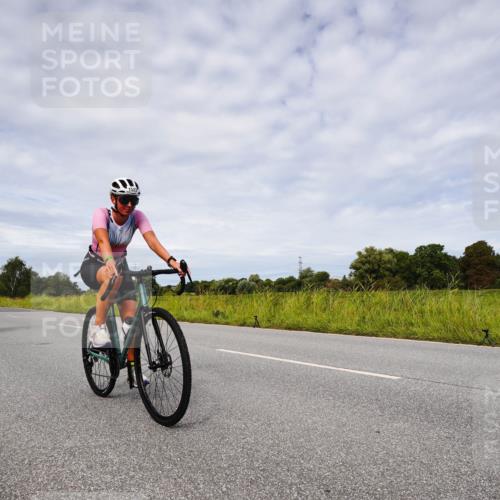 31.08.2025 - Elbe Triathlon Hamburg Michael Burmester http://msf.ph/oto/8668050 31.08.2025 11:02:19 Radfahren 1523, 1567, 1584 meine-sportfotos.de