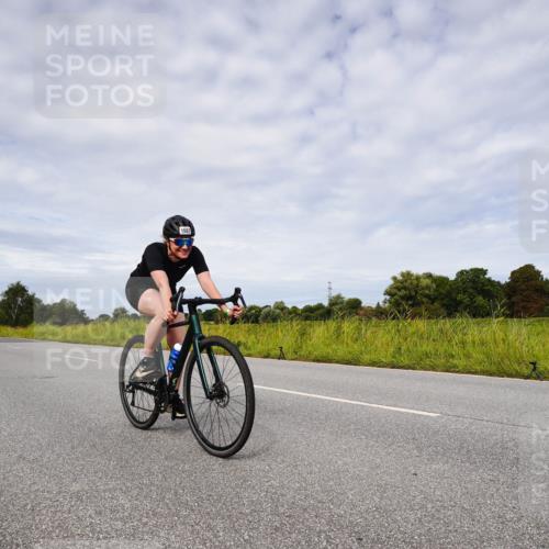 31.08.2025 - Elbe Triathlon Hamburg Michael Burmester http://msf.ph/oto/8668053 31.08.2025 11:02:20 Radfahren 1523, 1567, 1584 meine-sportfotos.de