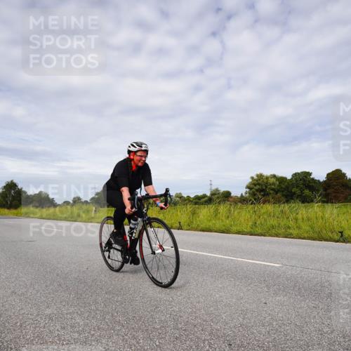 31.08.2025 - Elbe Triathlon Hamburg Michael Burmester http://msf.ph/oto/8668059 31.08.2025 11:02:35 Radfahren 1332, 1464, 1592 meine-sportfotos.de