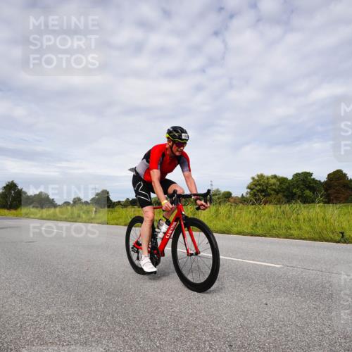 31.08.2025 - Elbe Triathlon Hamburg Michael Burmester http://msf.ph/oto/8668062 31.08.2025 11:02:43 Radfahren 401, 1332, 1512 meine-sportfotos.de