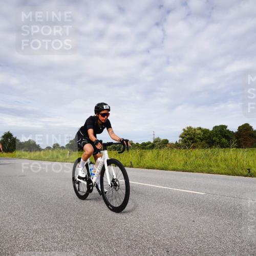 31.08.2025 - Elbe Triathlon Hamburg Michael Burmester http://msf.ph/oto/8668065 31.08.2025 11:02:44 Radfahren 401, 1332, 1379, 1512 meine-sportfotos.de