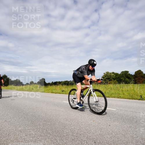 31.08.2025 - Elbe Triathlon Hamburg Michael Burmester http://msf.ph/oto/8668109 31.08.2025 11:03:57 Radfahren 1311, 1320, 1536, 1586 meine-sportfotos.de