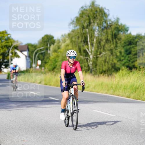 31.08.2025 - Elbe Triathlon Hamburg Michael Burmester http://msf.ph/oto/8668113 31.08.2025 09:45:44 Radfahren 305, 534, 633, 786, 808, 826, 905, 930 meine-sportfotos.de