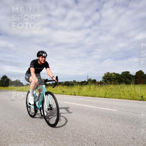 31.08.2025 - Elbe Triathlon Hamburg Michael Burmester http://msf.ph/oto/8668114 31.08.2025 11:04:04 Radfahren 1267, 1571, 1586 meine-sportfotos.de