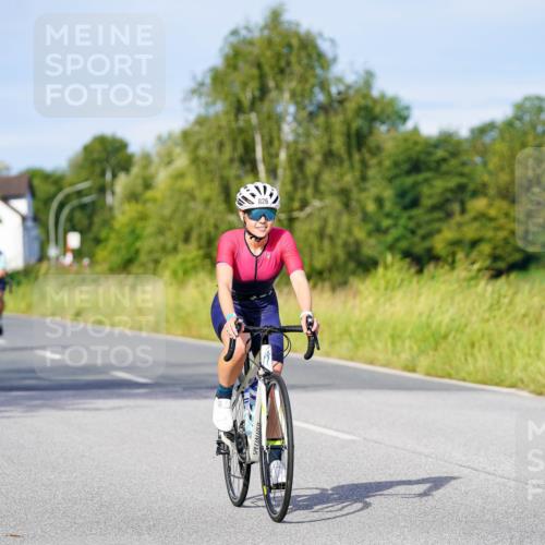 31.08.2025 - Elbe Triathlon Hamburg Michael Burmester http://msf.ph/oto/8668115 31.08.2025 09:45:44 Radfahren 305, 534, 633, 786, 808, 826, 905, 930 meine-sportfotos.de
