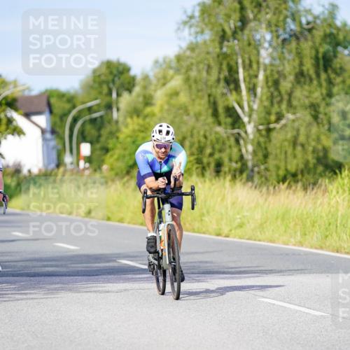 31.08.2025 - Elbe Triathlon Hamburg Michael Burmester http://msf.ph/oto/8668122 31.08.2025 09:45:46 Radfahren 305, 534, 826, 905, 930 meine-sportfotos.de