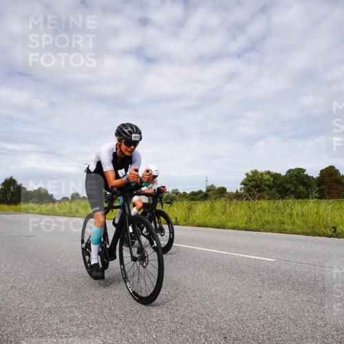 31.08.2025 - Elbe Triathlon Hamburg Michael Burmester http://msf.ph/oto/8668205 31.08.2025 11:06:29 Radfahren 1257, 1354, 1376, 1479, 1590 meine-sportfotos.de