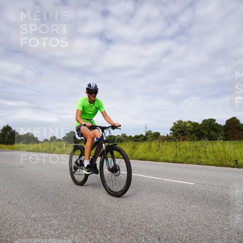 31.08.2025 - Elbe Triathlon Hamburg Michael Burmester http://msf.ph/oto/8668223 31.08.2025 11:06:55 Radfahren 1172, 1333, 1578, 1605 meine-sportfotos.de