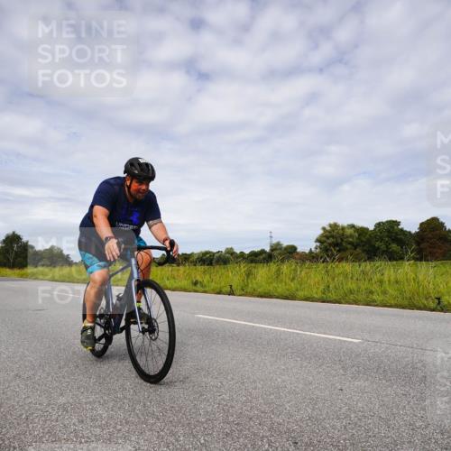 31.08.2025 - Elbe Triathlon Hamburg Michael Burmester http://msf.ph/oto/8668228 31.08.2025 11:07:01 Radfahren 952, 1172, 1556, 1561, 1618 meine-sportfotos.de
