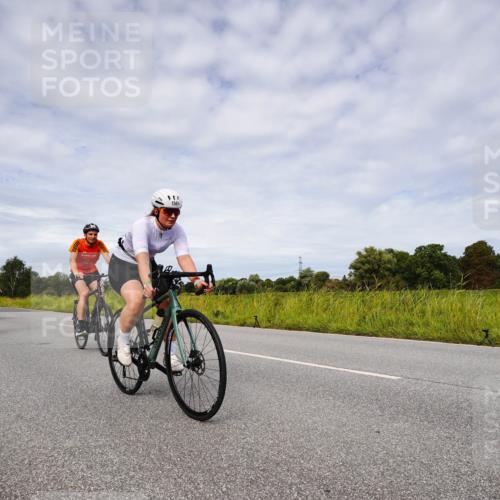 31.08.2025 - Elbe Triathlon Hamburg Michael Burmester http://msf.ph/oto/8668230 31.08.2025 11:07:06 Radfahren 952, 1477, 1556, 1561, 1618 meine-sportfotos.de