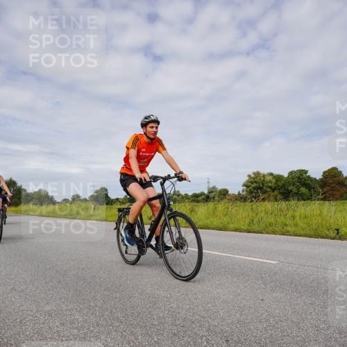 31.08.2025 - Elbe Triathlon Hamburg Michael Burmester http://msf.ph/oto/8668232 31.08.2025 11:07:06 Radfahren 952, 1477, 1556, 1561, 1618 meine-sportfotos.de