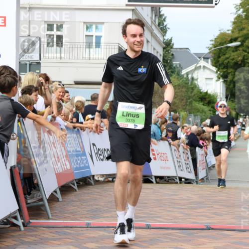 31.08.2025 - 21. Blankeneser Heldenlauf Strokosch-Dieckow http://msf.ph/oto/8668235 31.08.2025 10:56:34 Ziel 3378, 3399, 3394 meine-sportfotos.de