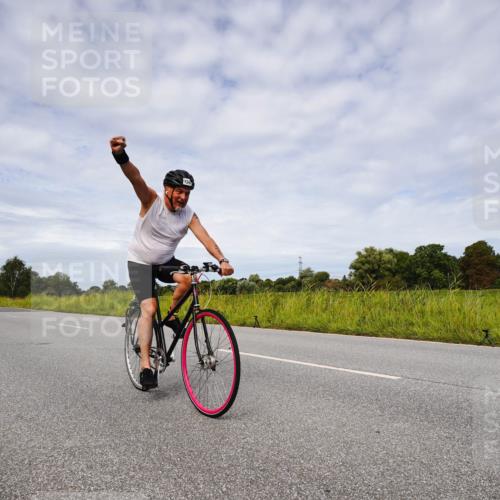 31.08.2025 - Elbe Triathlon Hamburg Michael Burmester http://msf.ph/oto/8668240 31.08.2025 11:07:15 Radfahren 1340 meine-sportfotos.de