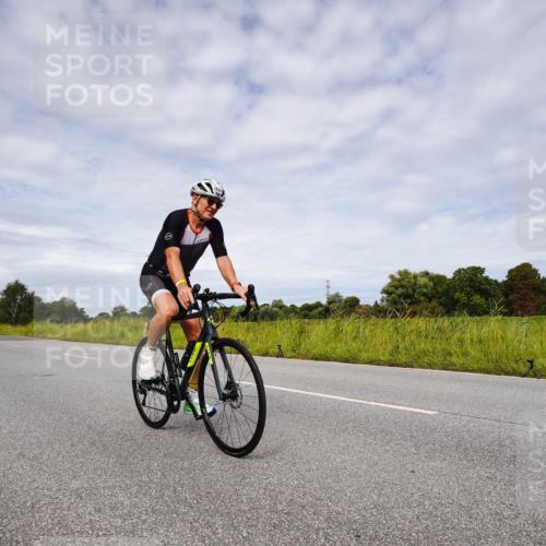 31.08.2025 - Elbe Triathlon Hamburg Michael Burmester http://msf.ph/oto/8668248 31.08.2025 11:07:36 Radfahren 1294, 1524, 1582 meine-sportfotos.de