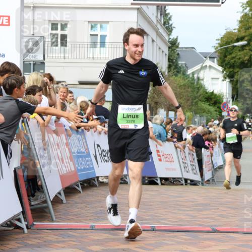 31.08.2025 - 21. Blankeneser Heldenlauf Strokosch-Dieckow http://msf.ph/oto/8668274 31.08.2025 10:56:34 Ziel 3378, 3399, 3394 meine-sportfotos.de