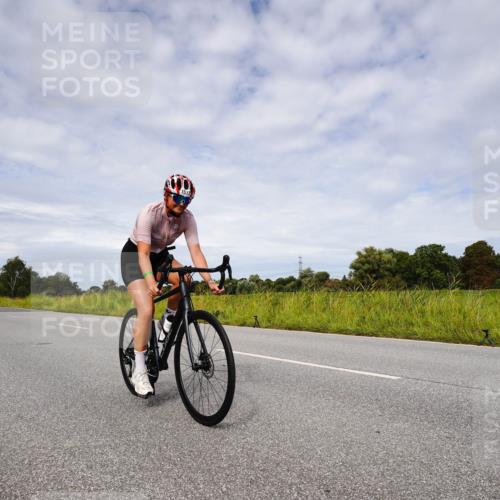 31.08.2025 - Elbe Triathlon Hamburg Michael Burmester http://msf.ph/oto/8668300 31.08.2025 11:09:08 Radfahren 1513, 1515 meine-sportfotos.de