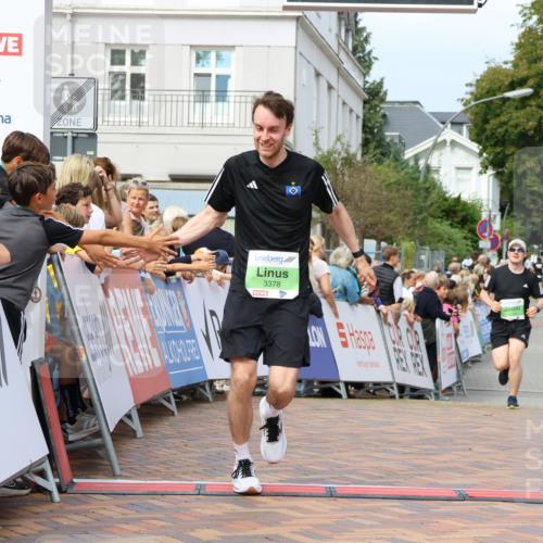 31.08.2025 - 21. Blankeneser Heldenlauf Strokosch-Dieckow http://msf.ph/oto/8668304 31.08.2025 10:56:33 Ziel 3378, 3399, 3394 meine-sportfotos.de