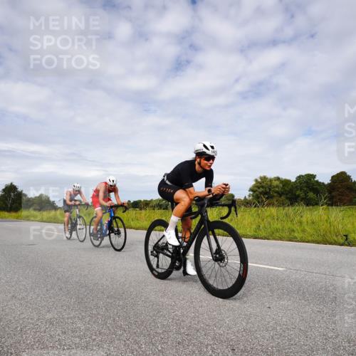 31.08.2025 - Elbe Triathlon Hamburg Michael Burmester http://msf.ph/oto/8668321 31.08.2025 11:09:56 Radfahren 1421, 1436, 1599, 1607 meine-sportfotos.de