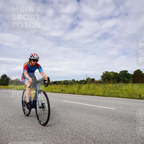 31.08.2025 - Elbe Triathlon Hamburg Michael Burmester http://msf.ph/oto/8668326 31.08.2025 11:09:58 Radfahren 1421, 1436, 1599, 1607 meine-sportfotos.de