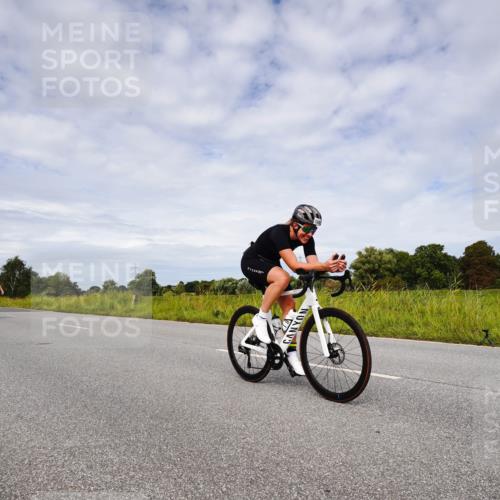 31.08.2025 - Elbe Triathlon Hamburg Michael Burmester http://msf.ph/oto/8668328 31.08.2025 11:10:10 Radfahren 1398, 1437, 1449 meine-sportfotos.de
