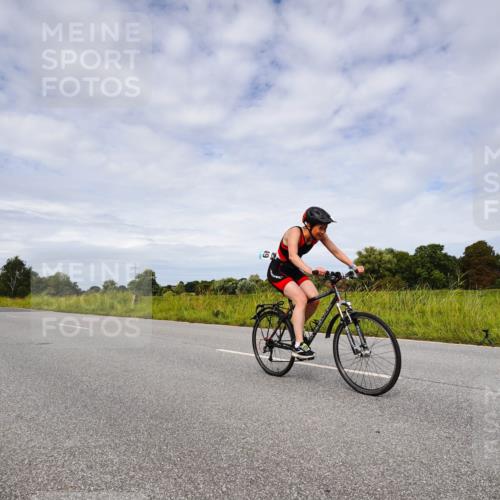 31.08.2025 - Elbe Triathlon Hamburg Michael Burmester http://msf.ph/oto/8668331 31.08.2025 11:10:12 Radfahren 1398, 1437, 1449 meine-sportfotos.de