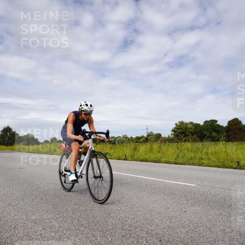 31.08.2025 - Elbe Triathlon Hamburg Michael Burmester http://msf.ph/oto/8668333 31.08.2025 11:10:17 Radfahren 1411, 1416, 1437 meine-sportfotos.de