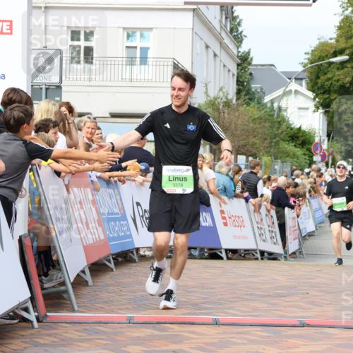 31.08.2025 - 21. Blankeneser Heldenlauf Strokosch-Dieckow http://msf.ph/oto/8668350 31.08.2025 10:56:33 Ziel 3378, 3399, 3394 meine-sportfotos.de