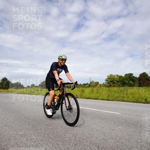31.08.2025 - Elbe Triathlon Hamburg Michael Burmester http://msf.ph/oto/8668353 31.08.2025 11:10:33 Radfahren 1335, 1388, 1396, 1425, 1550 meine-sportfotos.de