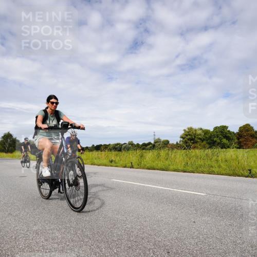 31.08.2025 - Elbe Triathlon Hamburg Michael Burmester http://msf.ph/oto/8668366 31.08.2025 11:10:43 Radfahren 988, 1365, 1367, 1382, 1393 meine-sportfotos.de