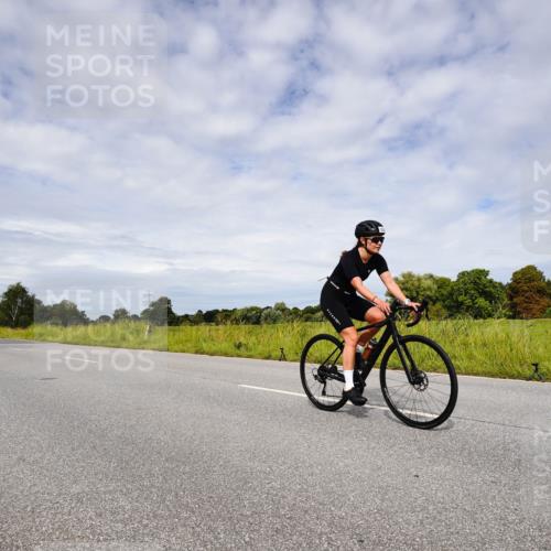 31.08.2025 - Elbe Triathlon Hamburg Michael Burmester http://msf.ph/oto/8668369 31.08.2025 11:10:44 Radfahren 988, 1365, 1367, 1382, 1393 meine-sportfotos.de