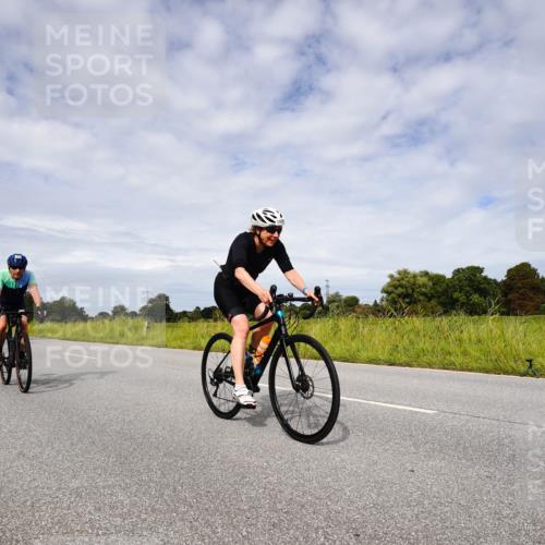 31.08.2025 - Elbe Triathlon Hamburg Michael Burmester http://msf.ph/oto/8668379 31.08.2025 11:11:12 Radfahren 1309, 1386, 1498, 1555 meine-sportfotos.de