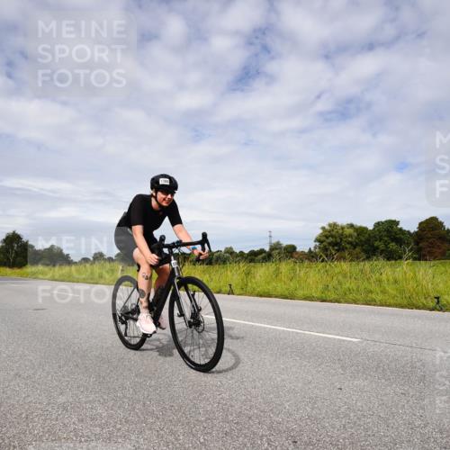 31.08.2025 - Elbe Triathlon Hamburg Michael Burmester http://msf.ph/oto/8668386 31.08.2025 11:11:16 Radfahren 1386, 1410, 1431, 1555, 1606 meine-sportfotos.de