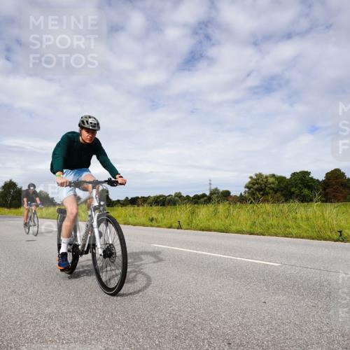 31.08.2025 - Elbe Triathlon Hamburg Michael Burmester http://msf.ph/oto/8668388 31.08.2025 11:11:21 Radfahren 1410, 1431, 1606 meine-sportfotos.de