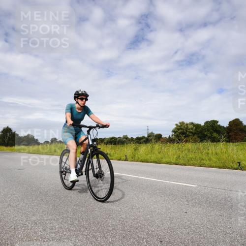 31.08.2025 - Elbe Triathlon Hamburg Michael Burmester http://msf.ph/oto/8668398 31.08.2025 11:11:31 Radfahren 1525, 1537 meine-sportfotos.de