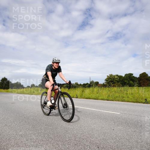 31.08.2025 - Elbe Triathlon Hamburg Michael Burmester http://msf.ph/oto/8668401 31.08.2025 11:11:33 Radfahren 1454, 1525, 1537 meine-sportfotos.de