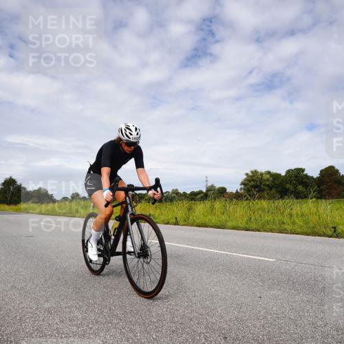 31.08.2025 - Elbe Triathlon Hamburg Michael Burmester http://msf.ph/oto/8668407 31.08.2025 11:11:54 Radfahren 1443, 1603 meine-sportfotos.de