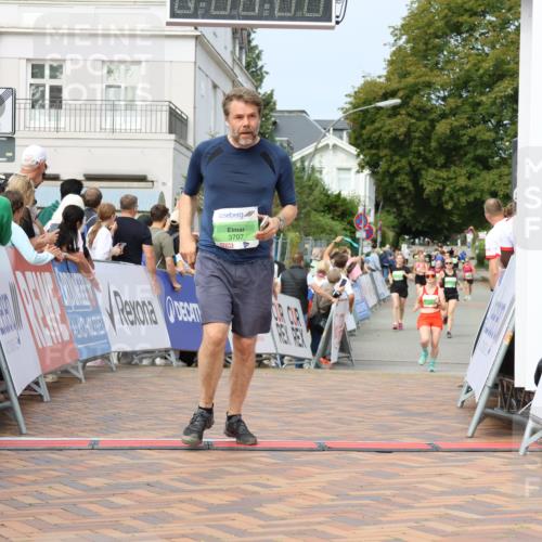 31.08.2025 - 21. Blankeneser Heldenlauf Strokosch-Dieckow http://msf.ph/oto/8668427 31.08.2025 11:14:40 Ziel 3707, 3470, 3093 meine-sportfotos.de