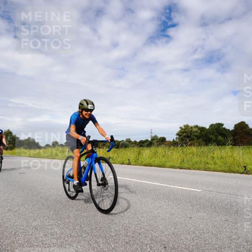31.08.2025 - Elbe Triathlon Hamburg Michael Burmester http://msf.ph/oto/8668451 31.08.2025 11:13:22 Radfahren 1406, 1450 meine-sportfotos.de