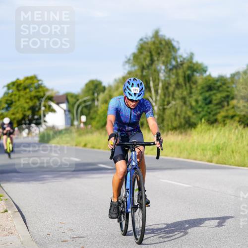 31.08.2025 - Elbe Triathlon Hamburg Michael Burmester http://msf.ph/oto/8668461 31.08.2025 09:47:20 Radfahren 400, 516, 545, 723, 915 meine-sportfotos.de