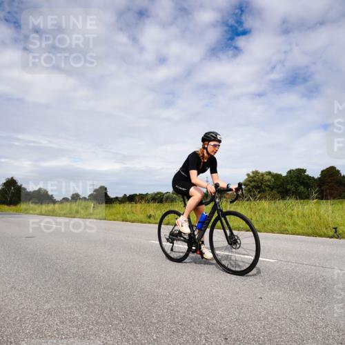 31.08.2025 - Elbe Triathlon Hamburg Michael Burmester http://msf.ph/oto/8668466 31.08.2025 11:13:51 Radfahren 1392, 1405 meine-sportfotos.de