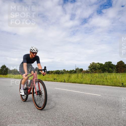 31.08.2025 - Elbe Triathlon Hamburg Michael Burmester http://msf.ph/oto/8668572 31.08.2025 11:17:25 Radfahren 1357, 1576 meine-sportfotos.de