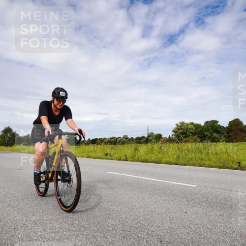 31.08.2025 - Elbe Triathlon Hamburg Michael Burmester http://msf.ph/oto/8668585 31.08.2025 11:18:02 Radfahren 1402, 1417, 1610 meine-sportfotos.de