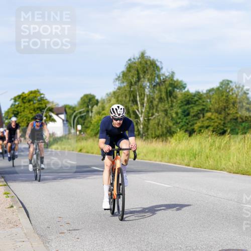 31.08.2025 - Elbe Triathlon Hamburg Michael Burmester http://msf.ph/oto/8668598 31.08.2025 09:48:12 Radfahren 425, 440, 618, 807, 880 meine-sportfotos.de